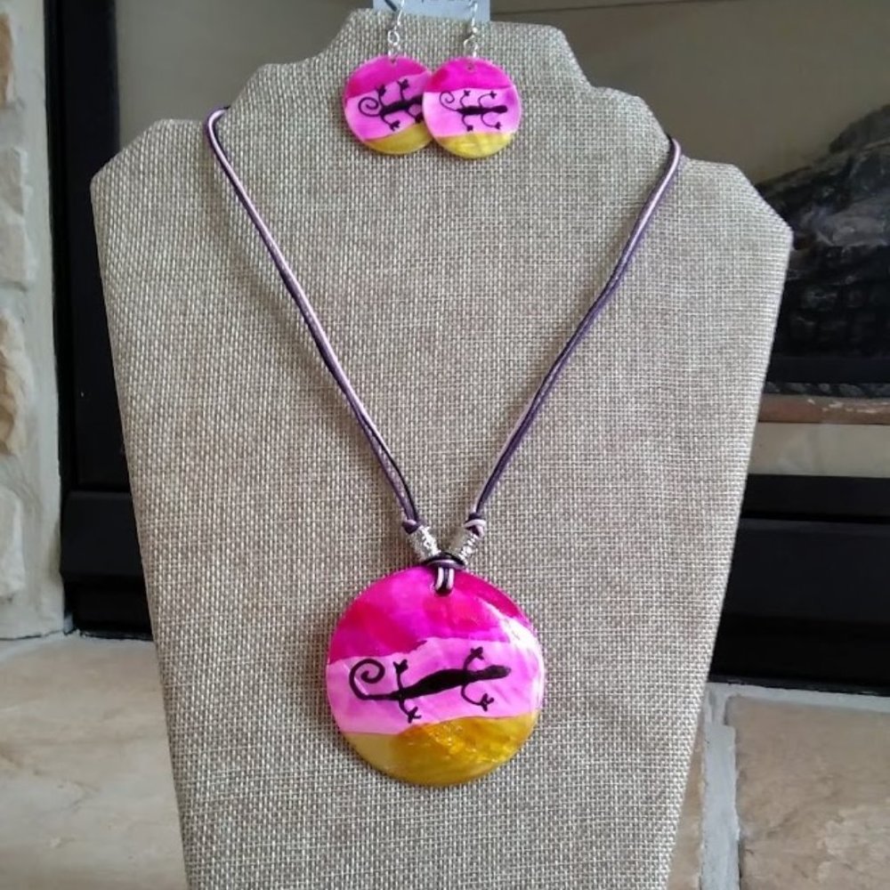 New- Shell Lizard Necklace/Earring Set - image 1
